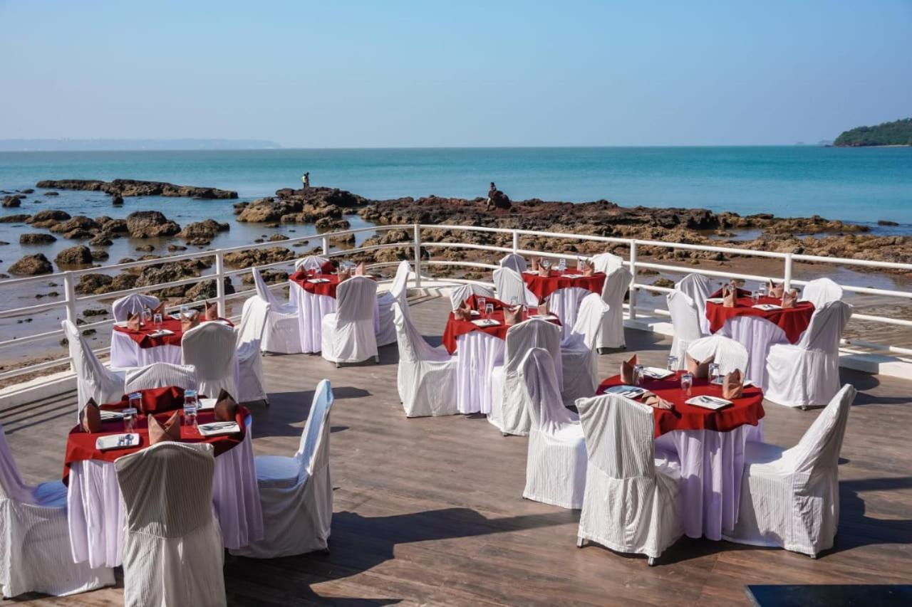 Bambolim Beach Resort Екстериор снимка